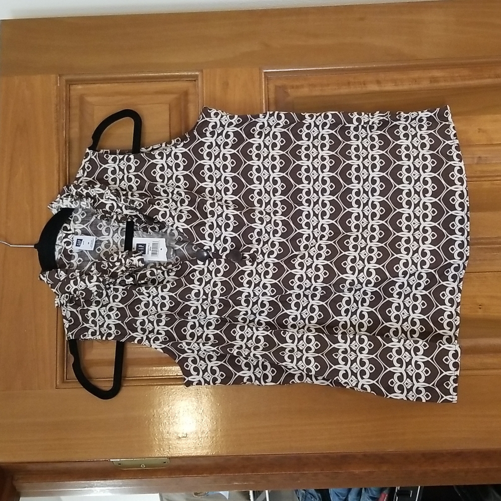 NWOT Gap sleeveless top. Brown/ white.  Size M